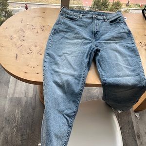 NWT Old Navy Extra High Waisted Sky-Hi Straight Raw Hem